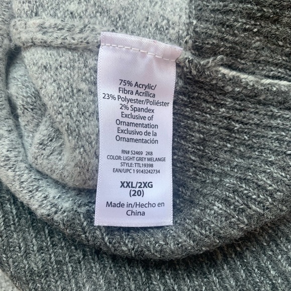 Women’s Time and Tru Gray/Black/White Patterned Sweater W/Silver Threading. XXL - Picture 4 of 4